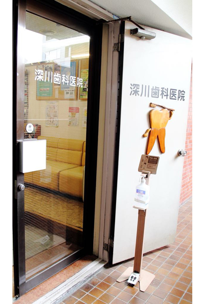 3階にエレベーターで上がって右に進んでください。